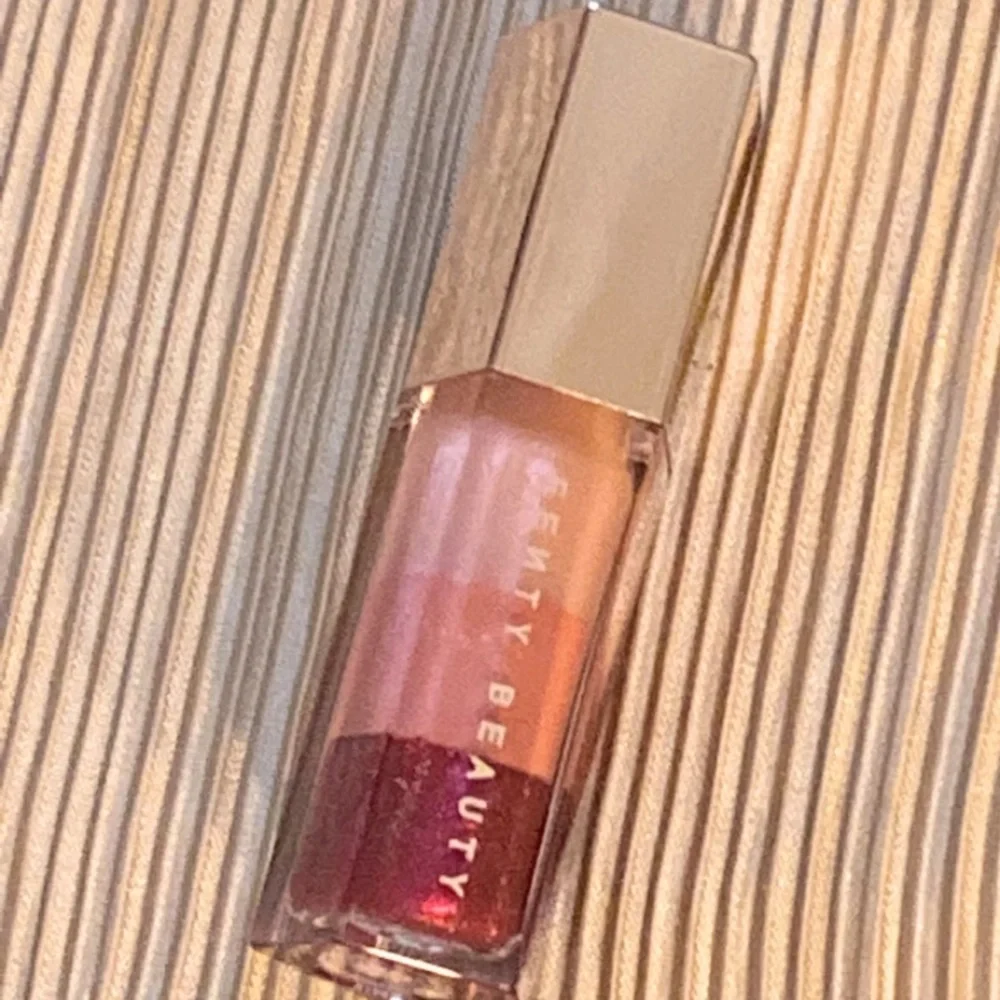 Fenty Rihanna Gloss Bomb Stackz Layer Lip Luminizer SUGAR PLUMZ limited edition